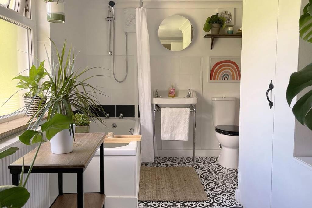 Cosy 2-Bedroom Family Cottage Centrally Located. Leedstown Екстер'єр фото